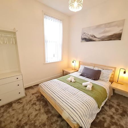 Апартаменты Large 3 Bed Flat, Free Parking Ньюкасл-апон-Тайн Экстерьер фото