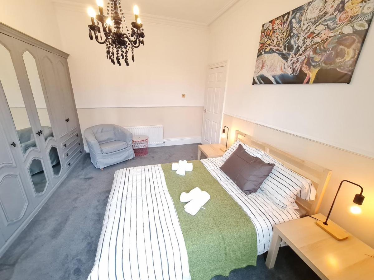 Апартаменты Large 3 Bed Flat, Free Parking Ньюкасл-апон-Тайн Экстерьер фото