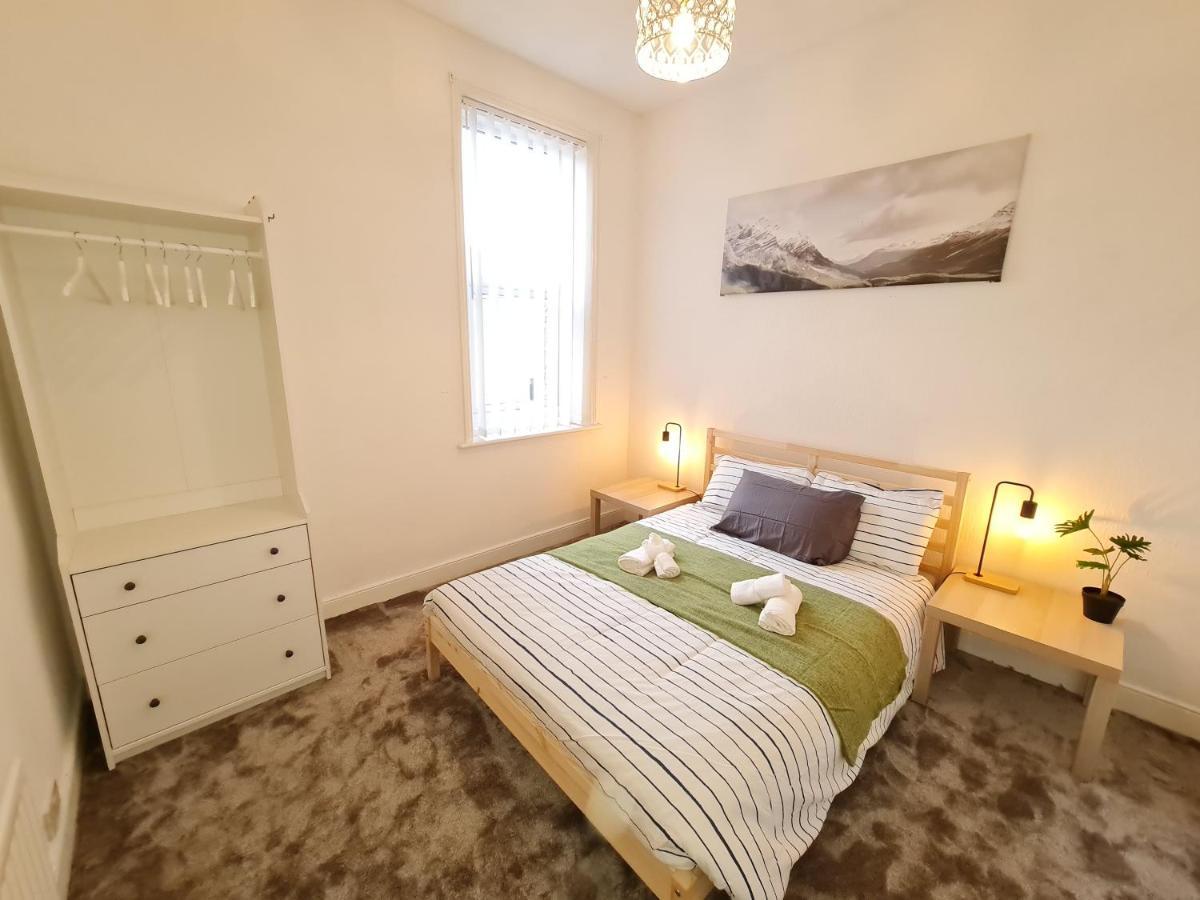 Апартаменты Large 3 Bed Flat, Free Parking Ньюкасл-апон-Тайн Экстерьер фото