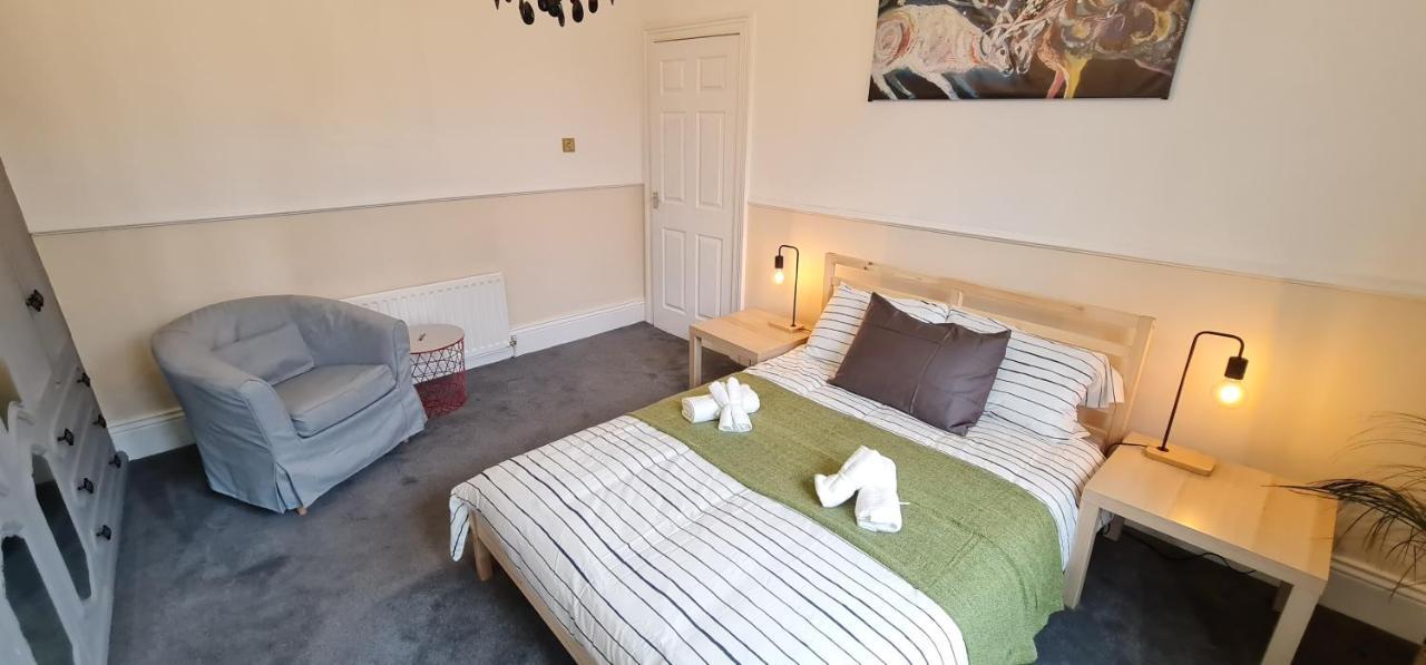 Апартаменты Large 3 Bed Flat, Free Parking Ньюкасл-апон-Тайн Экстерьер фото