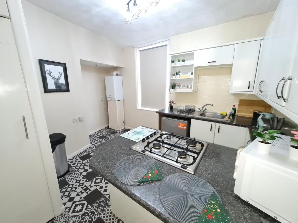 Апартаменты Large 3 Bed Flat, Free Parking Ньюкасл-апон-Тайн Экстерьер фото