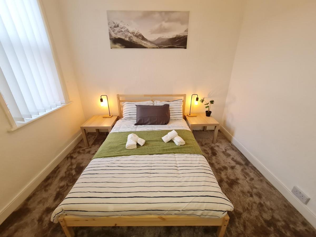 Апартаменты Large 3 Bed Flat, Free Parking Ньюкасл-апон-Тайн Экстерьер фото